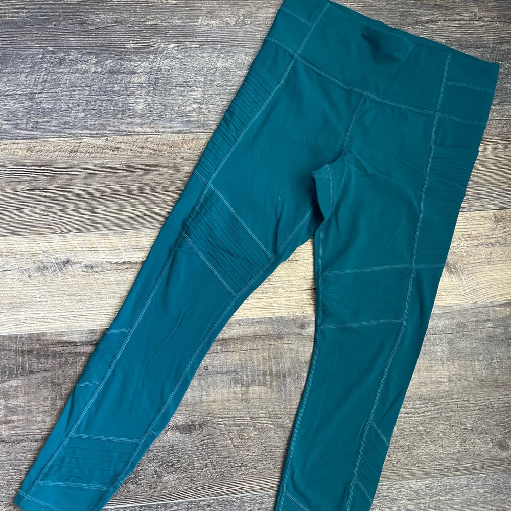 NWOT Athleta leggings, medium, teal